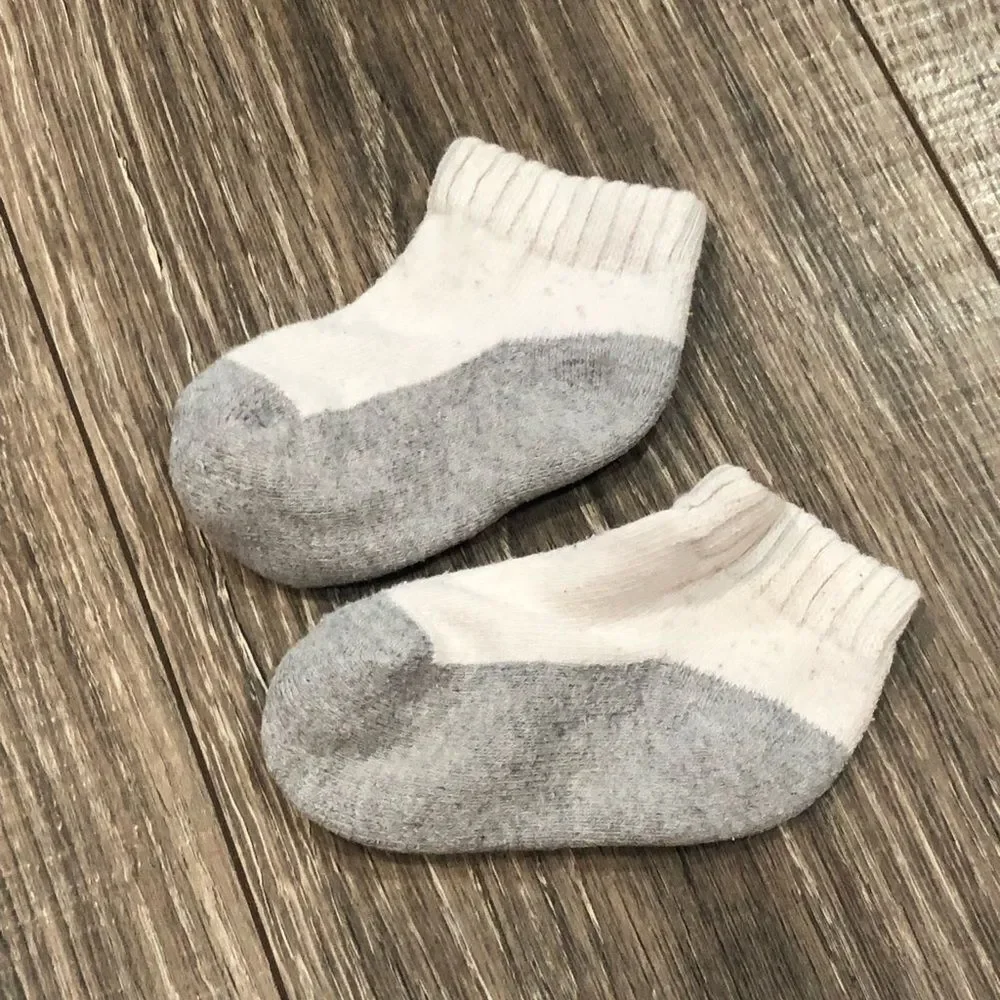 Assorted Newborn and Baby Socks Collection 16 pairs